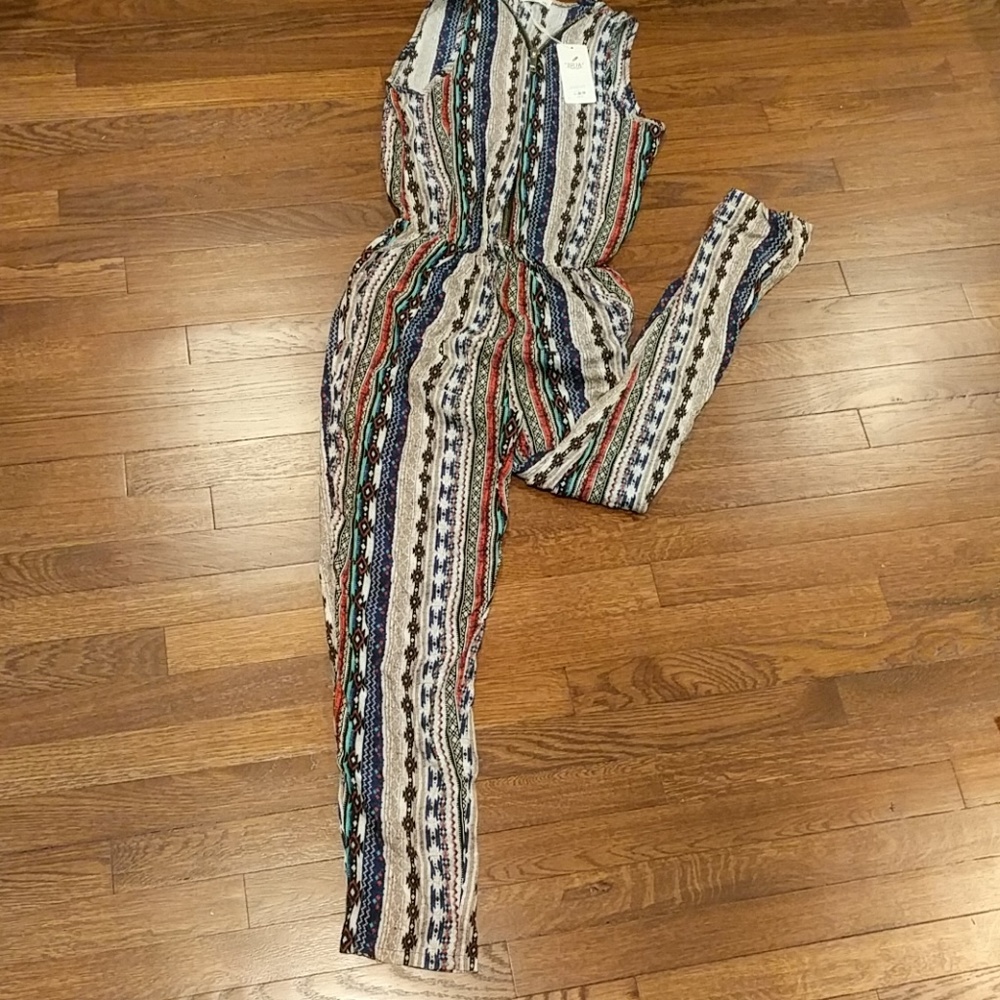 🚫SOLD ON MERC 🚫NWT Tribal print long romper